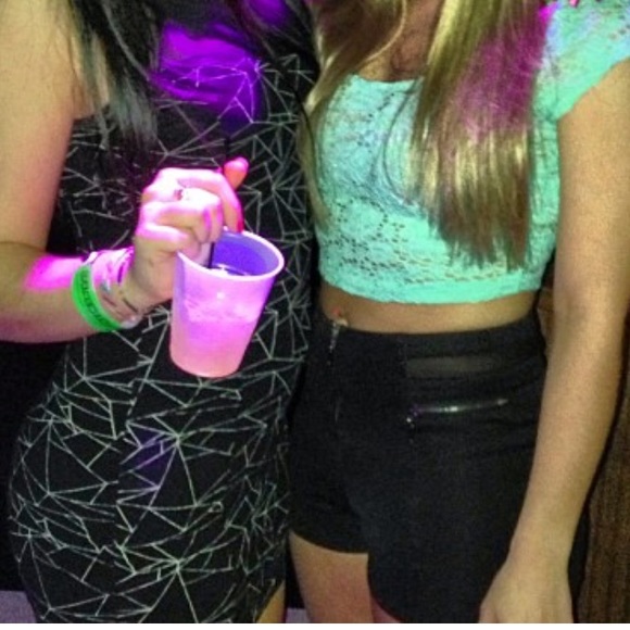 Shorts - Picture 3 of 3